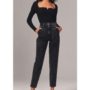 Abercrombie The 80s Mom Fit Ultra High-Rise Black Jeans, size 24/00s